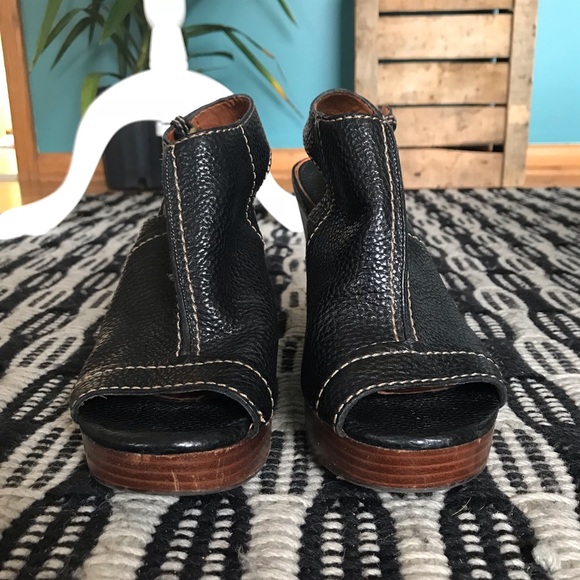 Lucky Brand Open-Toe Clogs - Picture 2 of 4